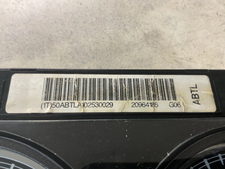 Speedometer GMC YUKON 08 09 10 11 12 13 14 INSTRUMENT GAUGE CLUSTER 269K - Image 2 of 3