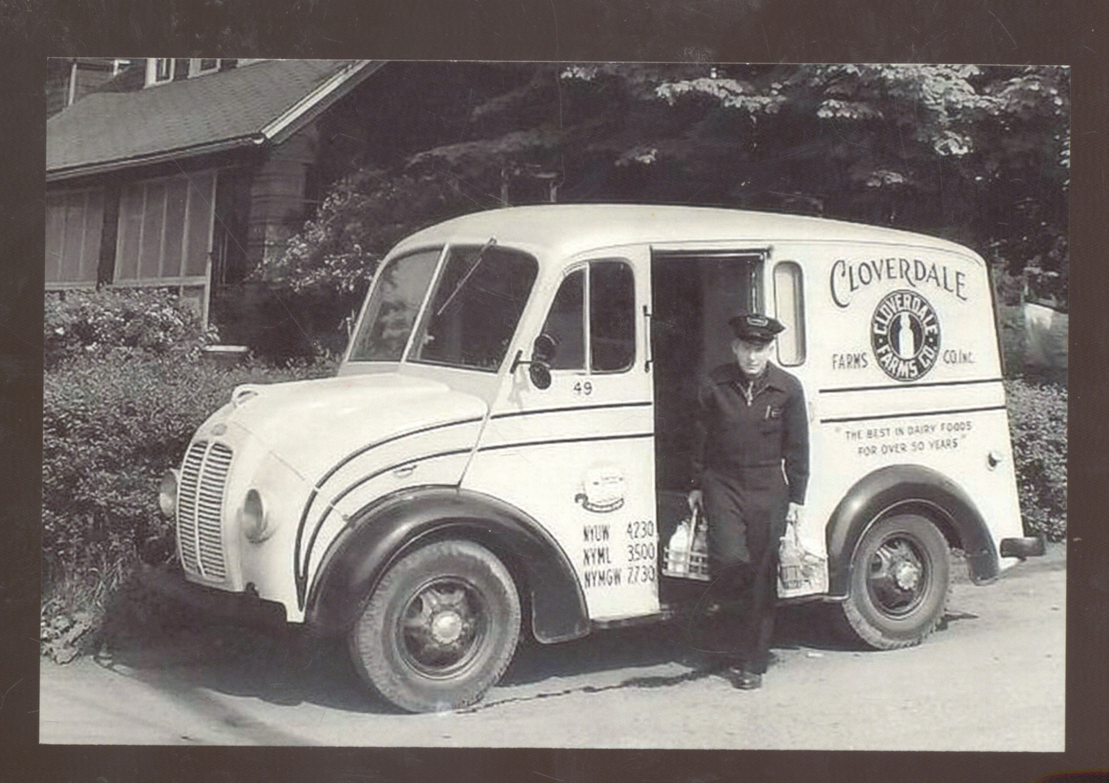 REAL PHOTO CLOVERDALE FARMS DAIRY TRUCK MILKMAN ADVERTISING POSTCARD