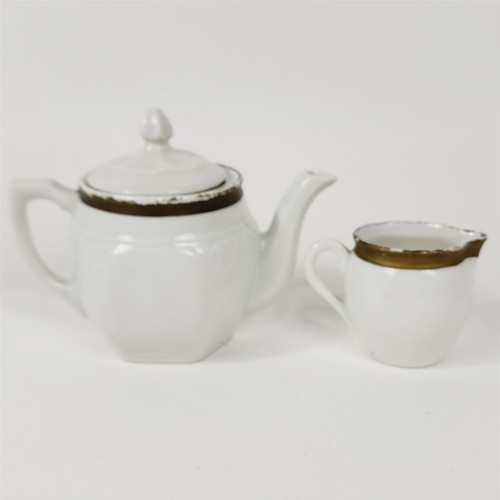 Juego de té vintage para niños de 10 piezas de porcelana de juguete blanco con adornos dorados - Imagen 8 de 9