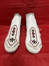 Shoes/Moccasins Minnetonka Thunderbird Beaded Size 6 1970s Vintage