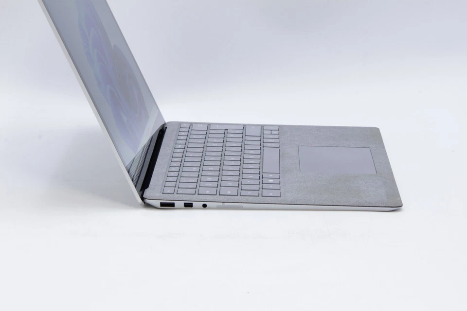 Microsoft Surface Laptop 2 Touchscreen Intel i5 8th Gen 8GB RAM 128GB NVMe SSD - Image 4 of 4