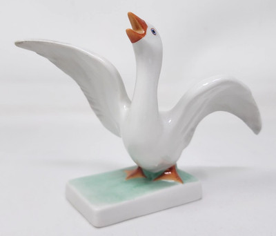 Herend Hungary White GOOSE Swan DUCK w/ Wings Spread 5038  - EXCELLENT