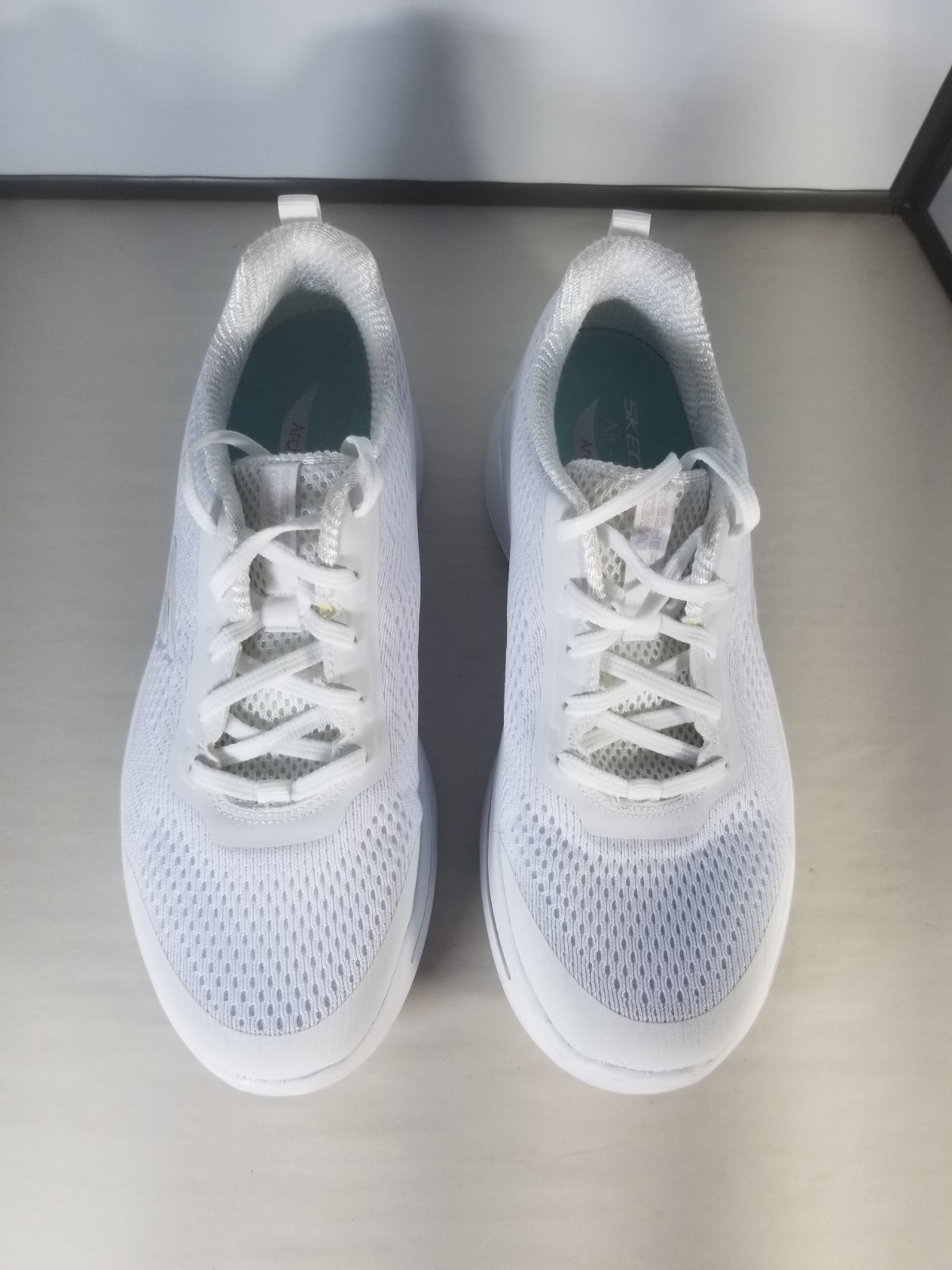 Skechers Women's Go Walk Arch Fit-Motion Breeze Sneaker Size 9 NWOB