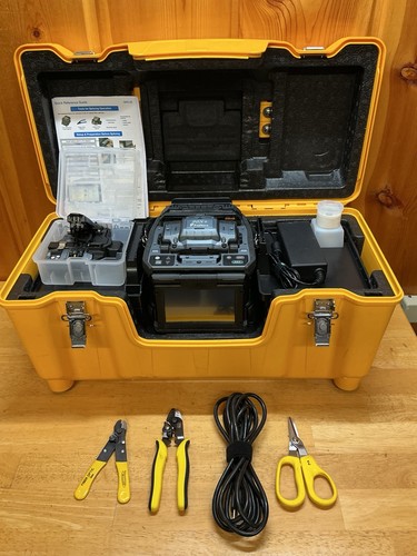 Fujikura 90S+ Fusion Splicer Kit; CT-50 Cleaver; 1776 Total Arcs
