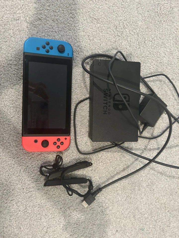 Nintendo switch(4 joycons, 3 games) - Image 3 of 3