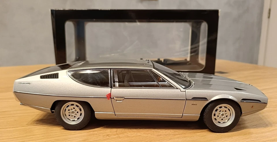 AUTOart - LAMBORGHINI ESPADA 1970 -1:18 Silver Grey Met - OVP - 74501 - Immagine 3 di 4