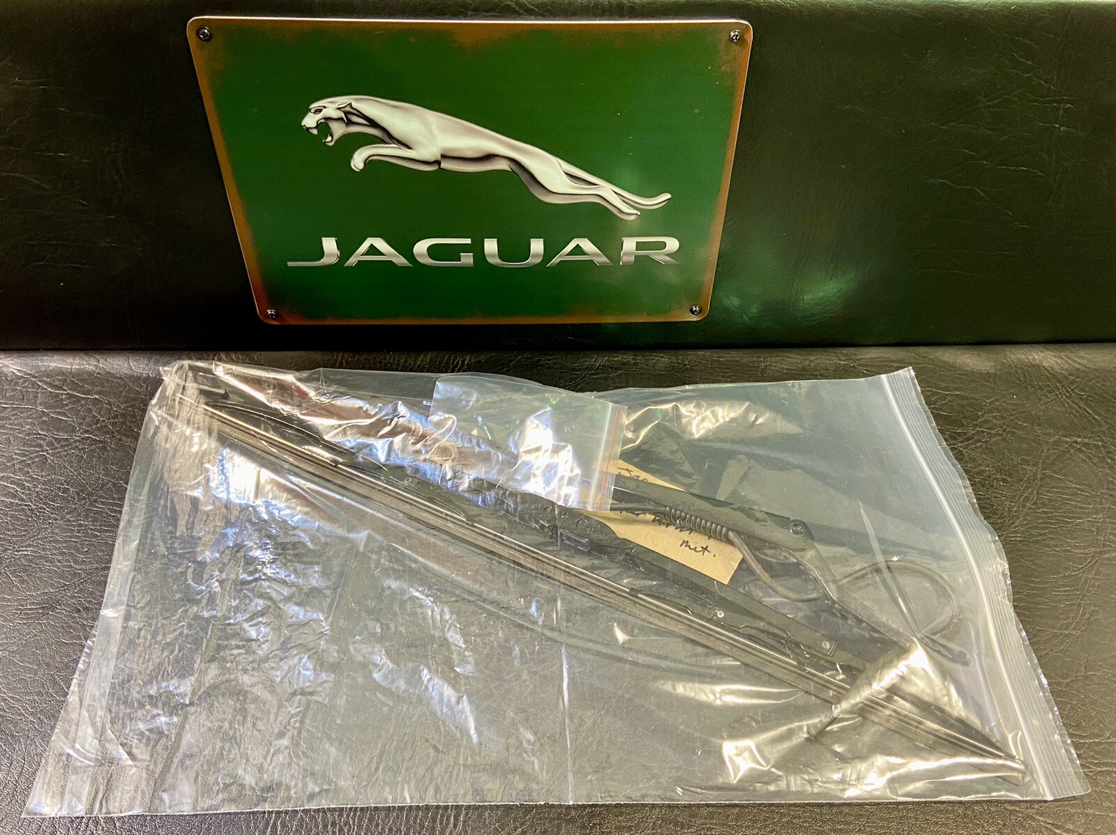 WINDSCREEN WIPER ARM, WASHER JETS, BLADE, PIPE Jaguar XJ8 XJR X308 19972002 eBay