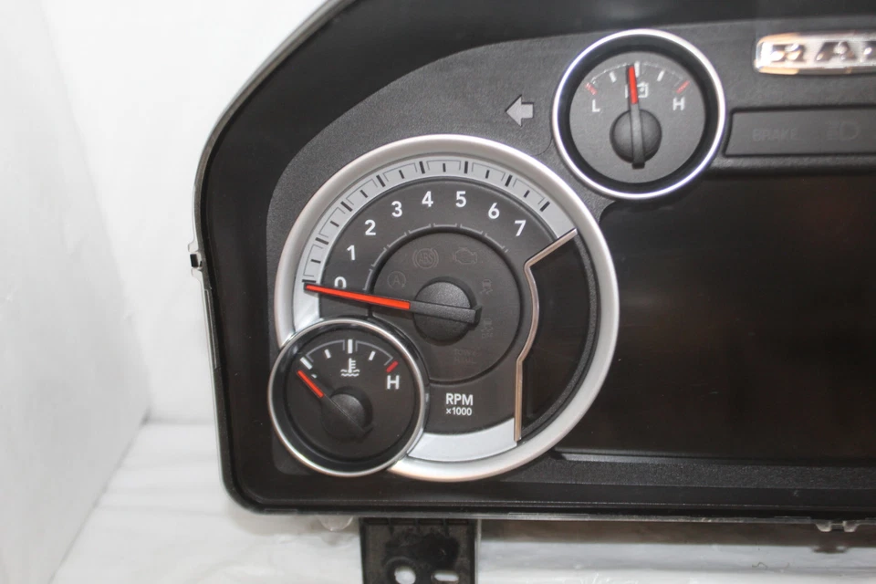 Cuadro de instrumentos velocímetro 2015 RAM 1500/2500 panel de pantalla de 7" 183.829 millas Foto 3 de 4
