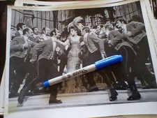 Barbra Streisand "Hello Dolly" Vintage Original RARE Photo 01