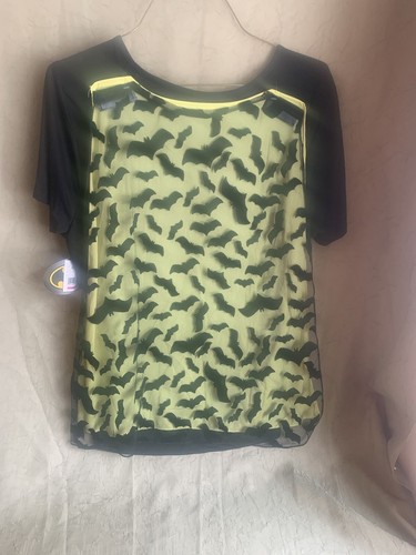 Ladies New Batman Shirt with two interchangeable capes, Textured Logo, DC Comics - Picture 5 of 12