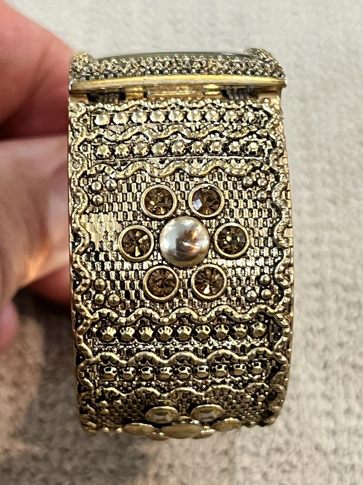 VTG  Vivani Women's Gold Tone Spring Loaded Open Cuff Quartz Watch Running  D2 - Image 3 of 4