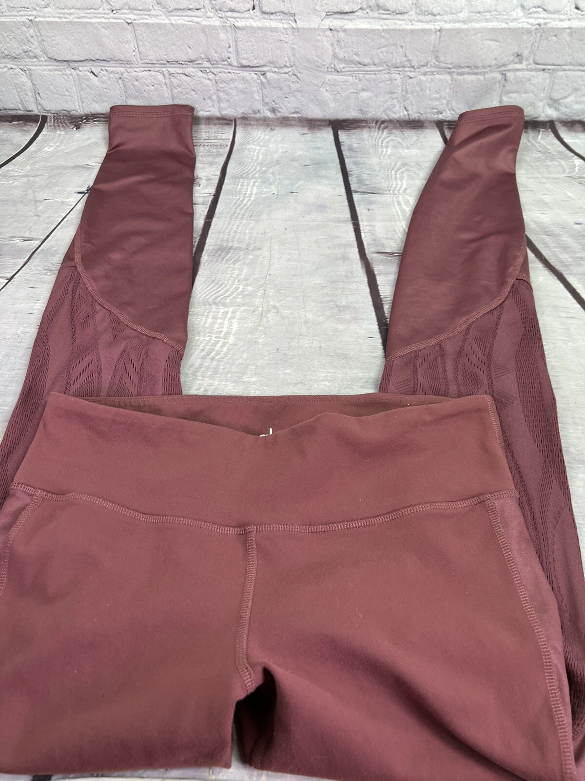 alo-yoga dusty rose mid-rise mesh panel full length leggings