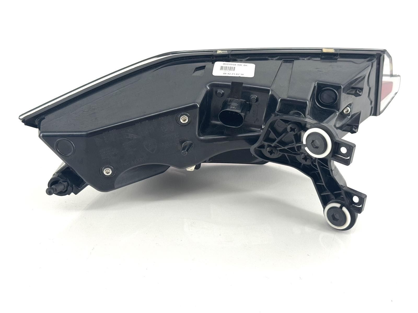 Lamborghini Urus 2018-2022 RIGHT Tail light
