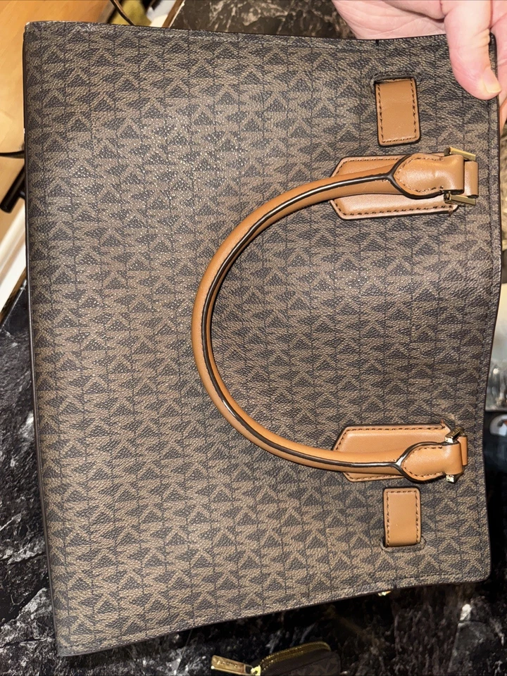 Cartera grande Michael Kors Hamilton marrón con billetera a juego - ligeramente usada Foto 4 de 4