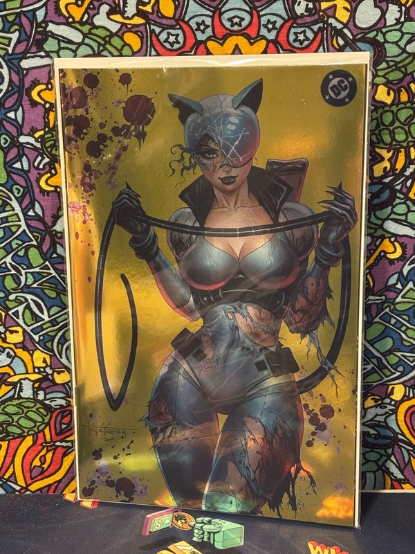 Absolute Batman #18 Tyler Kirkham Battle Damage CATWOMAN variant GOLD FOIL