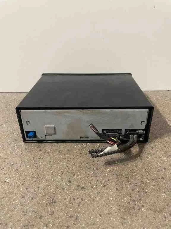 AUDI A8 D2 4D2, 4D8 CD Changer 4E0919977A 4.2 Diesel 2005 32710138 - Photo 3/4