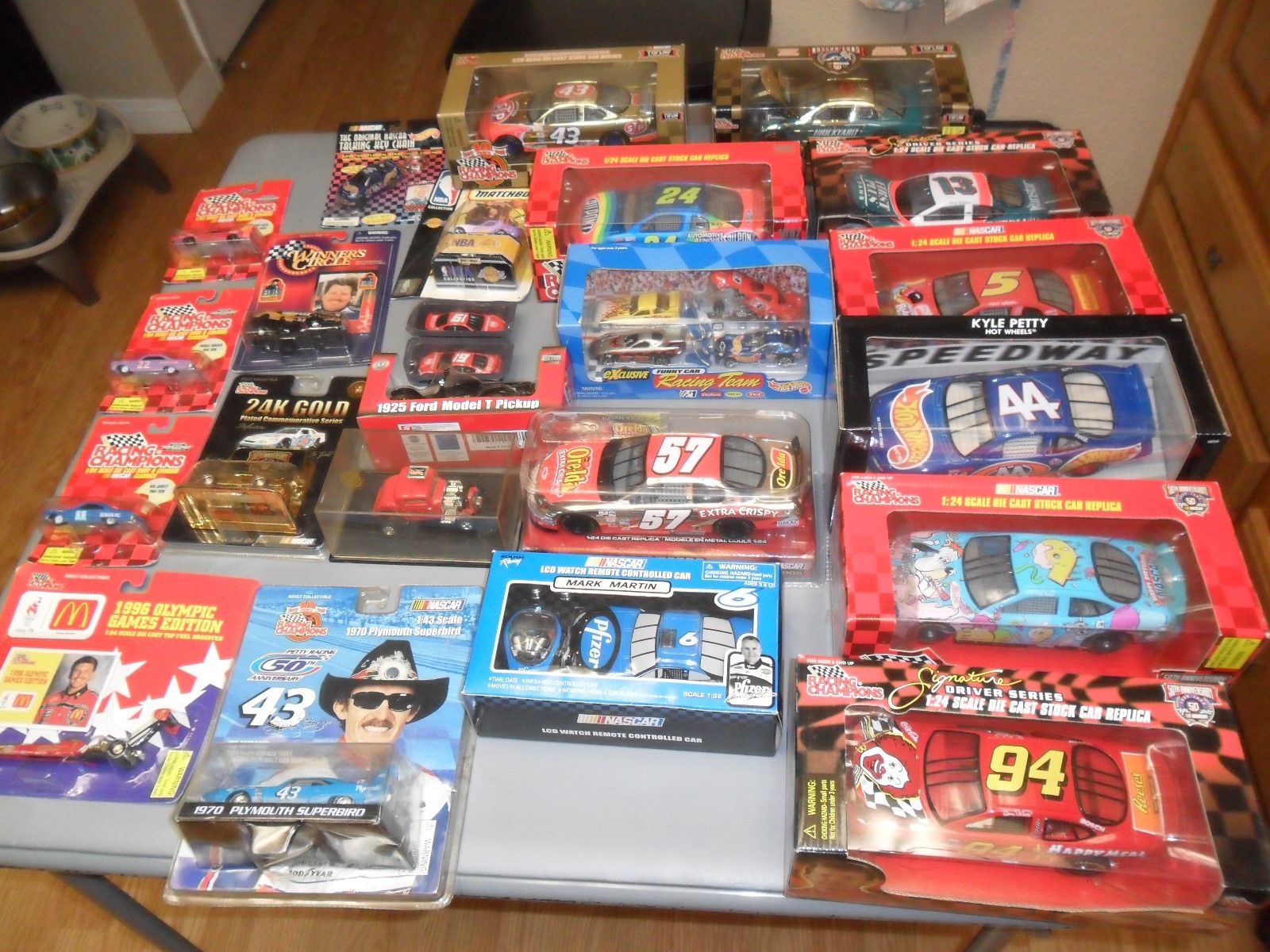 27 Lote 1 24 & 1 43 y 1 64 Escala Hot Wheels NASCAR RACING CHAMPIONS Funny Cars + 27 Lote 1 24 & 1 43 y 1 64 Escala Hot Wheels NASCAR RACING CHAMPIONS Funny Cars +