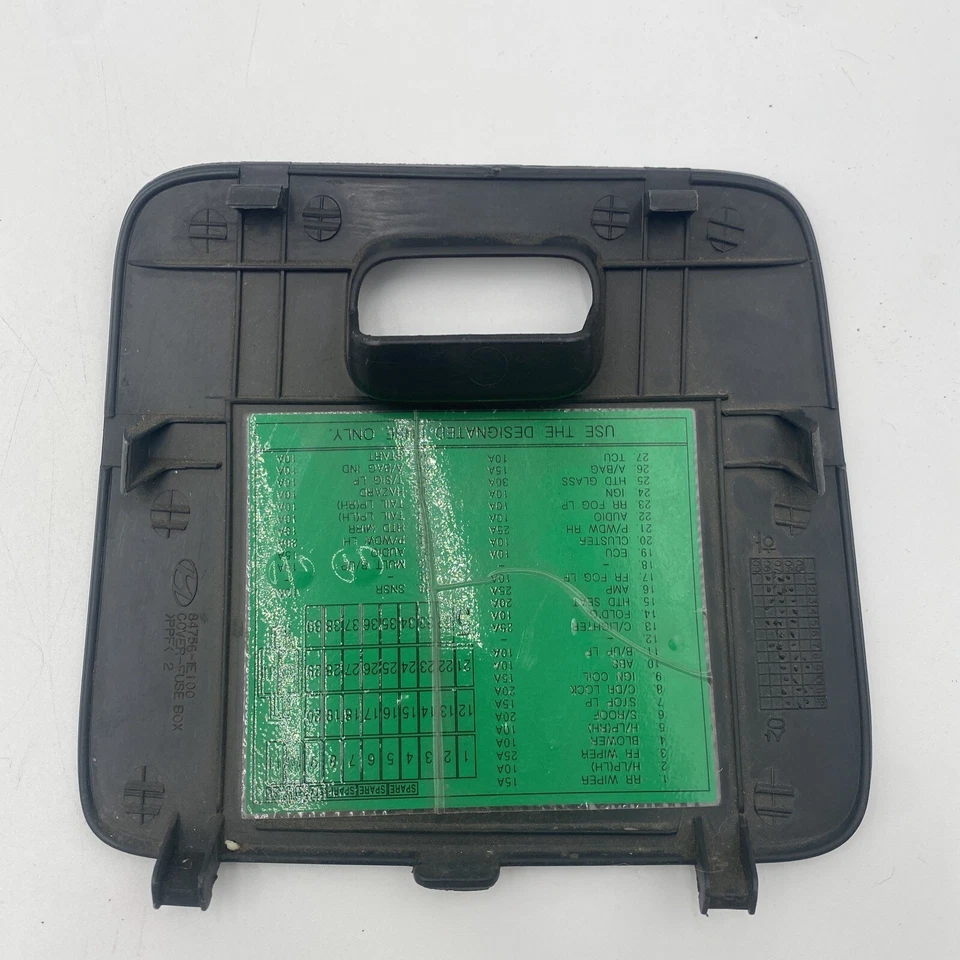 Cubierta de puerta de caja de fusibles Hyundai Accent 2006-2011 84756-1E100 OEM Foto 2 de 3