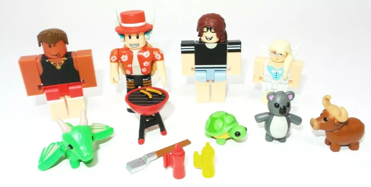 Roblox Celebrity Collection - Adopt Me: Backyard BBQ Four Figure Pack  [Incl. Exclusive Virtual Item]