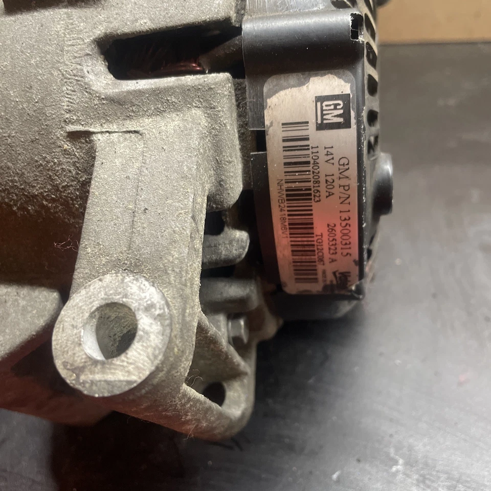 Alternador usado compatible con: Chevrolet Equinox 2011 2,4 grado A Foto 2 de 4