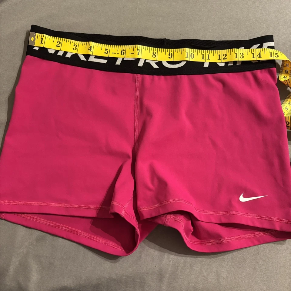 Shorts de compressão Nike Pro feminino médio preto CZ9857-616 Dri-FIT logotipo elástico - Imagem 3 de 4