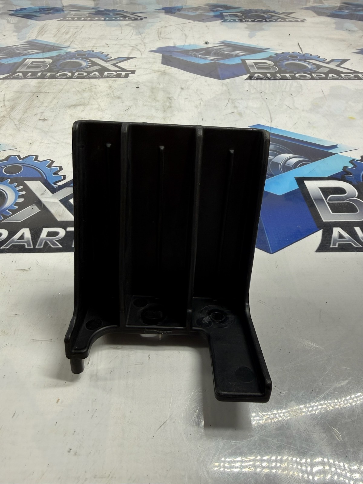 2020-2025 HYUNDAI PALISADE FRONT RIGHT RADIATOR BUMPER BRACKET 865B2S8000 OEM