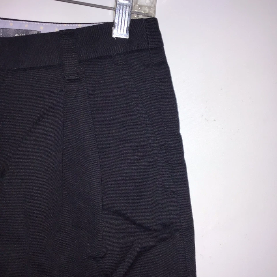 Liz Claiborne Audra Black Chino Shorts Womens Size 6 Cotton Pleated Front Zipper - Image 4 of 4