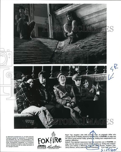 1996 Press Photo Angelina Jolie and costars in a scene from 