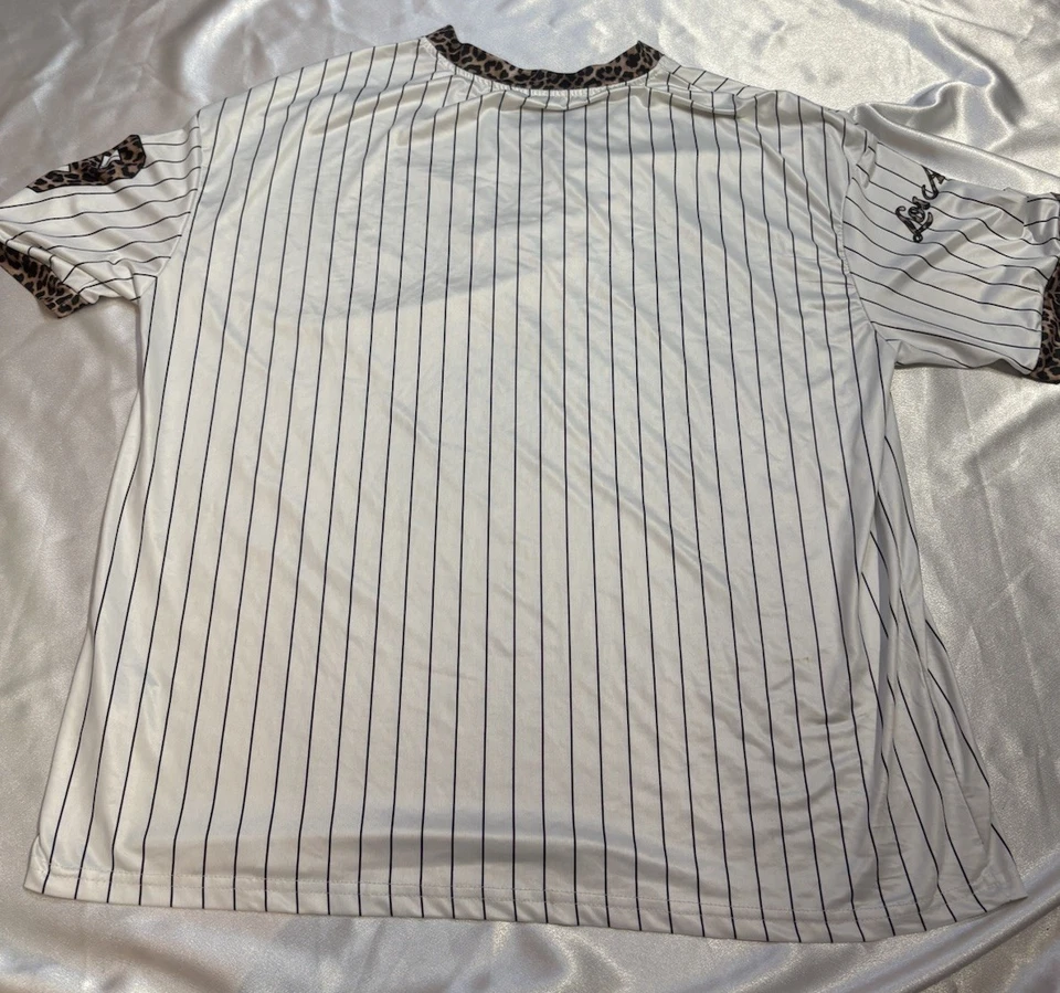 Jersey a rayas blanco de Los Ángeles manga corta estampado de guepardo #79 talla M para mujer Foto 4 de 4