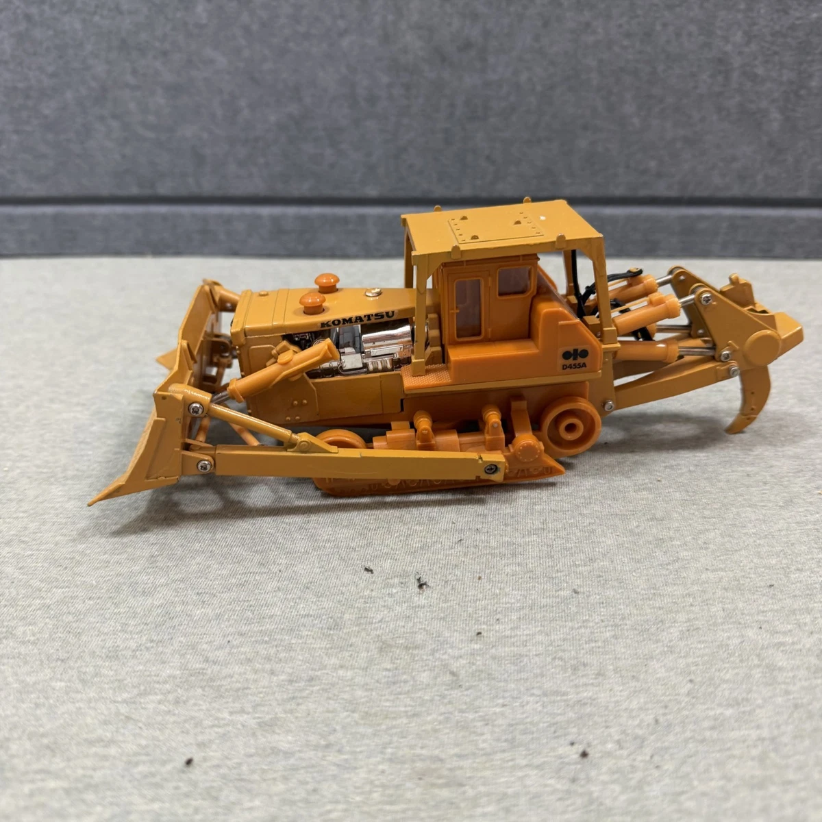 Komatsu 1:50 Dozer Contemporary Manufacture Diecast Construction