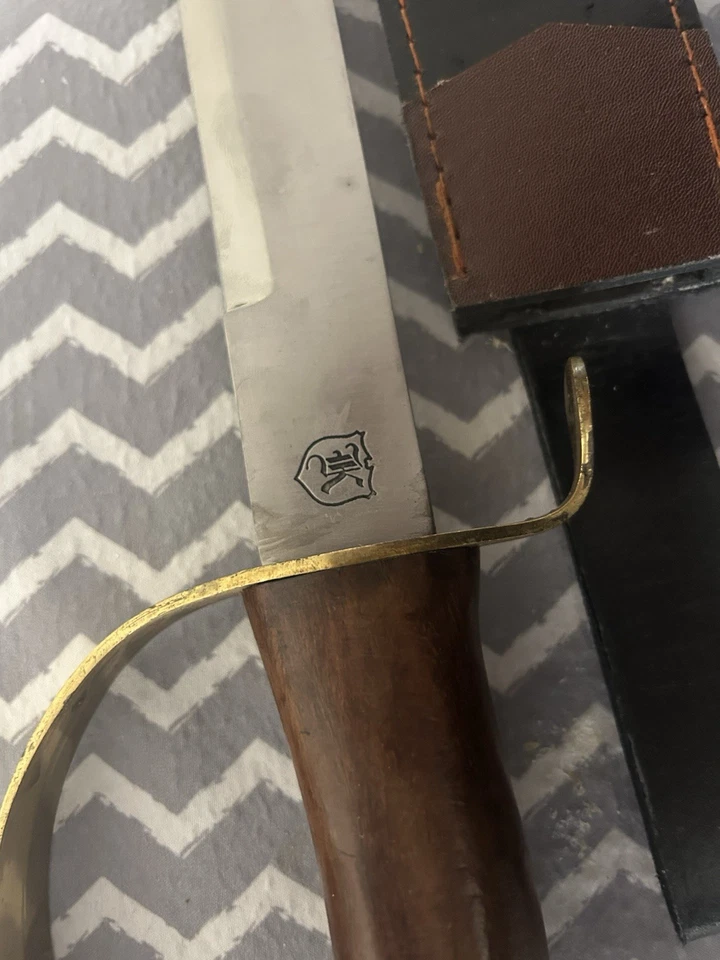 Espada de oficiales de corte estilo Oriente Medio Pakistán hecha con funda de cuero Foto 3 de 4