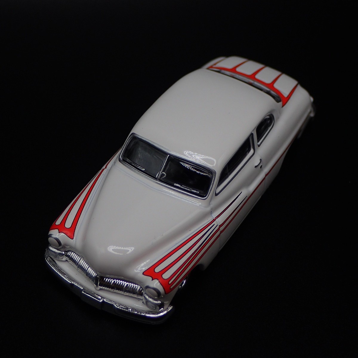1950 50 MERC MERCURY EIGHT COUPE WHITE 1:64 SCALE COLLECTIBLE