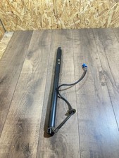 Mercedes-Benz GL X166 2016 Heckklappenstrebe A1668901230 SSR7826 Mercedes-Benz GL X166 2016 Heckklappenstrebe A1668901230 SSR7826