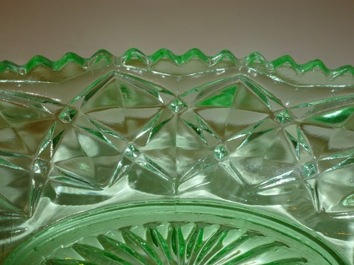 Vintage Green Pressed Glass Oval Handled Relish Dish, Sawtooth and Diamond - Picture 4 of 8