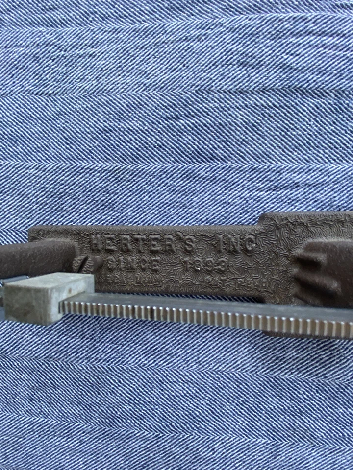 Herter’s Inc desde 1893 Waseca, Minnesota ESCALA DE HIERRO FUNDIDO para recarga de polvo Foto 4 de 4