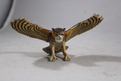 Safari Ltd GREAT HORNED OWL Wings Spread Landing Retired Animal Figure 2006 Toy