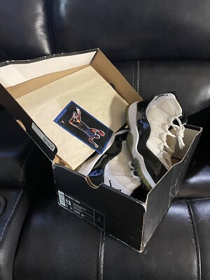 Size 13 - Jordan 11 Retro White Concord Black 2000,  136046-101