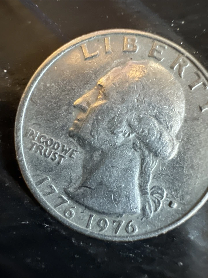 1776-1976 Filled D U.S. Bicentennial Quarter - Rare Filled Mint Mark. COLLECTOR - Image 2 of 4