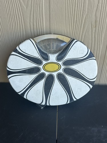 Vintage 1970 Counselor Bathroom Scale Daisy Flower Pop Art Mid Century Retro Mod