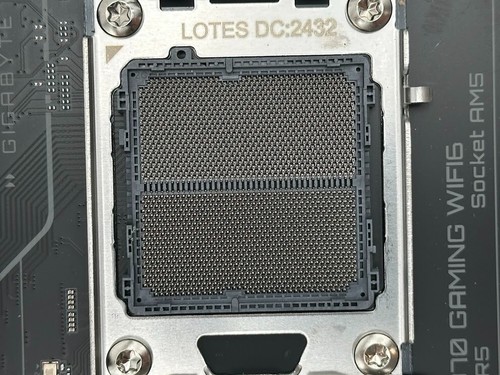 GIGABYTE X870 GAMING WIFI6 AM5 LGA 1718, ATX, DDR5, 3x M.2, PCIe 5.0, USB4 READ - Picture 9 of 10