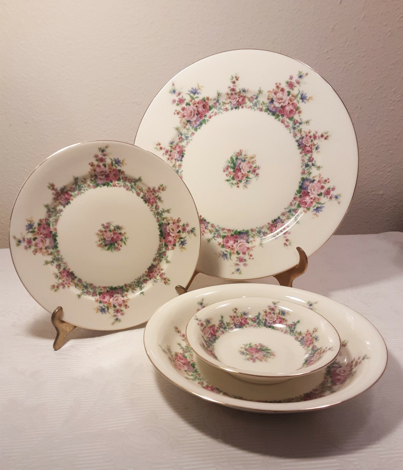 Bohemia Royal Ivory Made In Czech - V 26 -Gorgeous Pattern 4 piece ...
