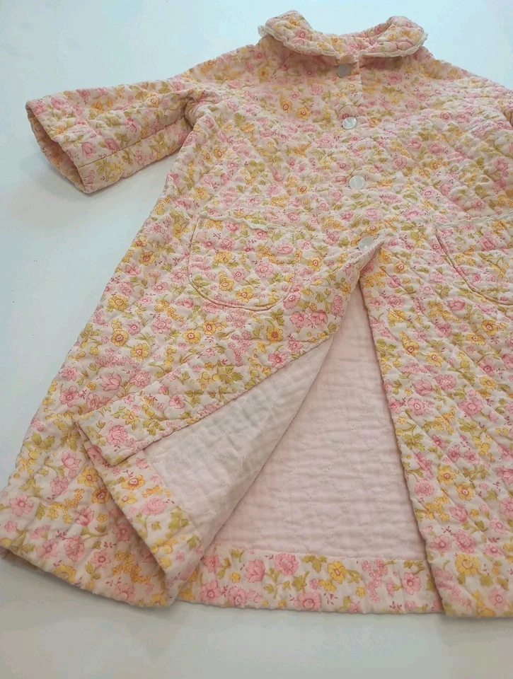 Bata Acolchada De Colección Años 60 Niñas Talla 5 Rosa Calicó Floral Manga Larga Botón Cosida a Mano Foto 2 de 4