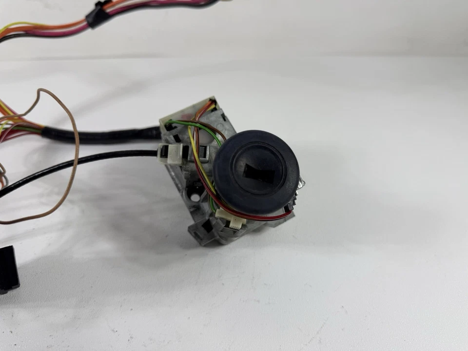 Interruptor de cilindro de encendido Tahoe Suburban GMC Yukon 2000-2002 con llave y arnés Foto 4 de 4