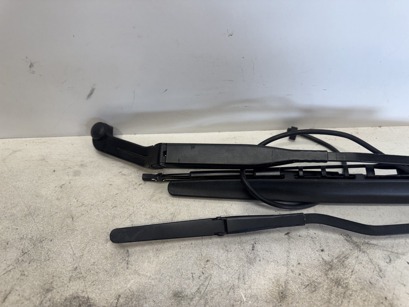 1999 FERRARI F355 CONVERTIBLE OEM U.S. LHD WINDSHIELD WIPER ARM LINKAGE PAIR