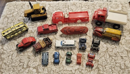 Vintage 1930s Thru 1970s Toy Car Lot. Matchbox, Sun Rubber, Tootsietoy, Etc.