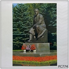 Moscow Monument to V.I. Lenin Kremlin Tainitsky Garden Postcard (P774)