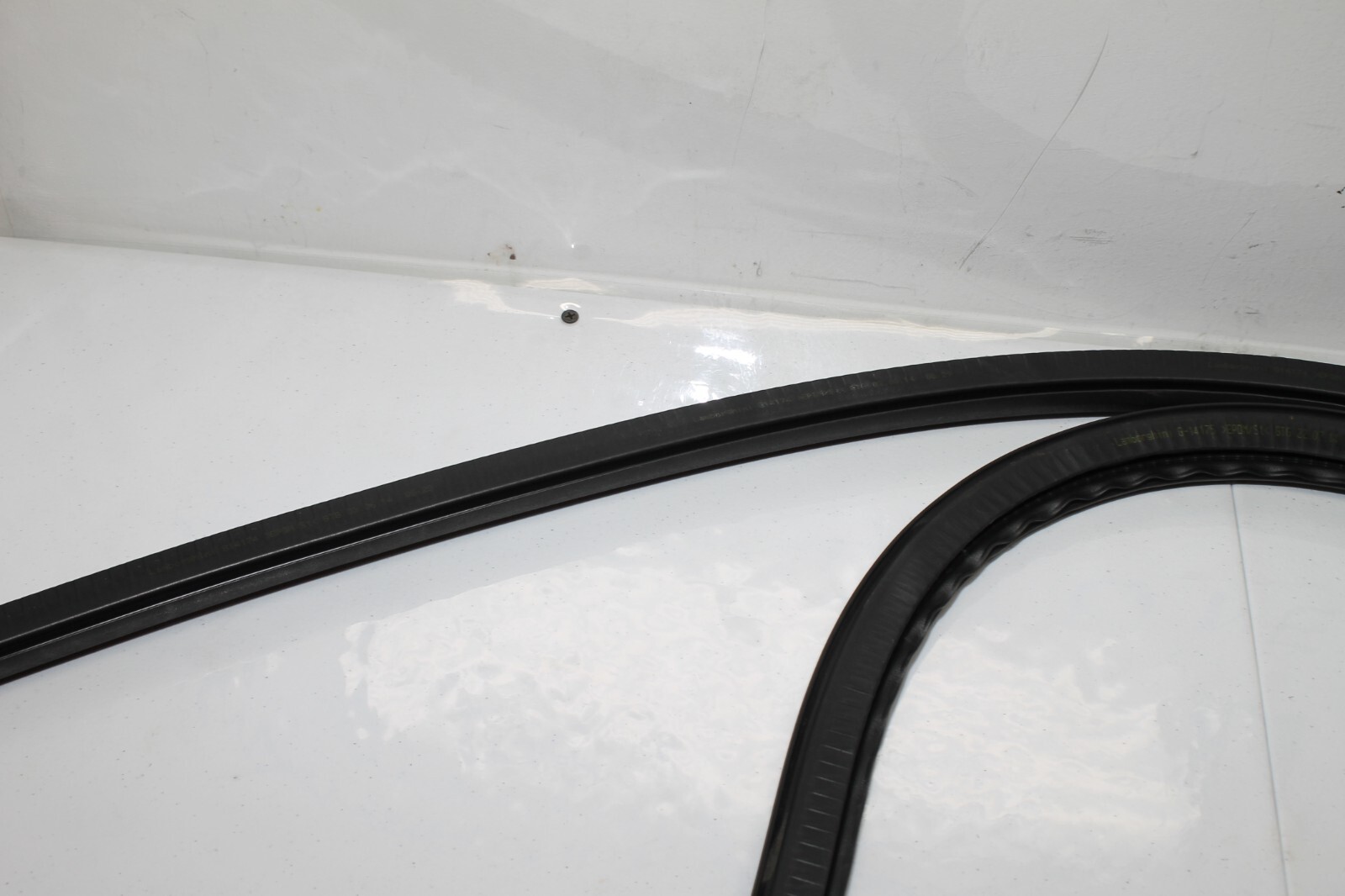 15-20 LAMBORGHINI HURACAN RH PASSENGER DOOR WEATHER STRIPPING SEAL 4T8831708