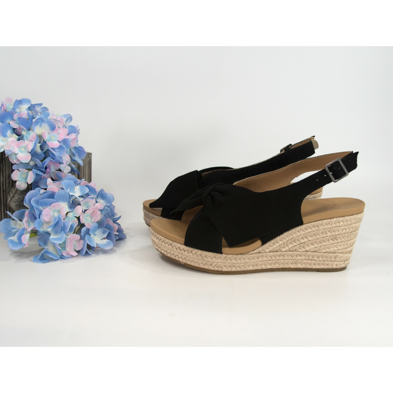 ugg bow front