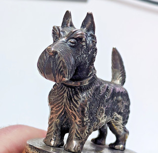 VINTAGE DESMO SCOTTY TERRIER DOG CHROME CAR MASCOT ART DECO WOOD BASE AUTO