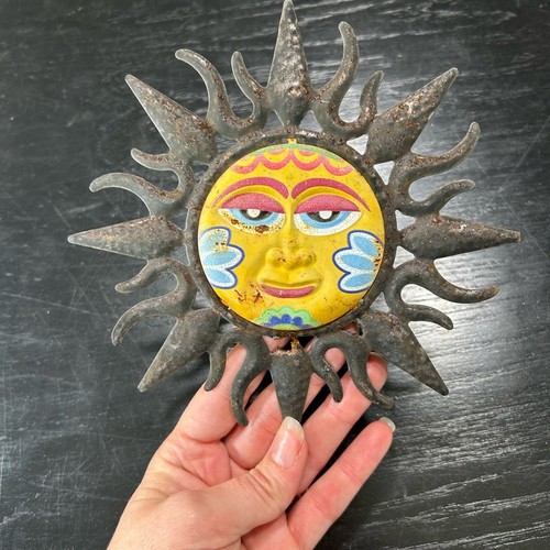 Vintage metal Sun Wall Decor with Yellow and Blue Accents- yellow- rusting - Bild 3 von 4
